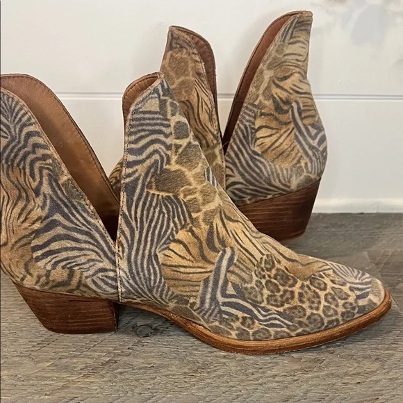 FP Movement by Free People Animal Charm Print Ankle Boots Size 38 - Picture 7 of 13